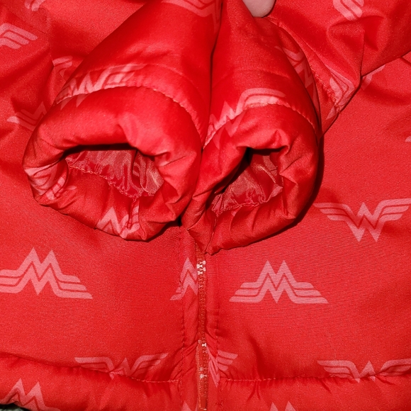 Wonder Woman Toddler Girl Hooded Puffer Jacket - Picture 8 of 11
